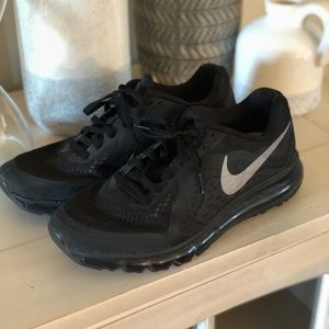Nike Shoes - Nike Running shoes Nike Shoes - Nike Running shoes